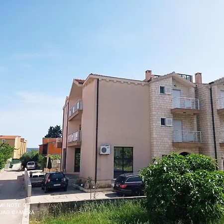 Apartment Mala Marta, 60qm Room, Near Kastela