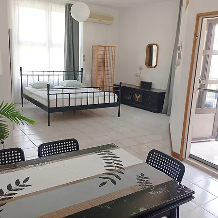 Apartment Mala Marta, 60qm Room, Near Kastela